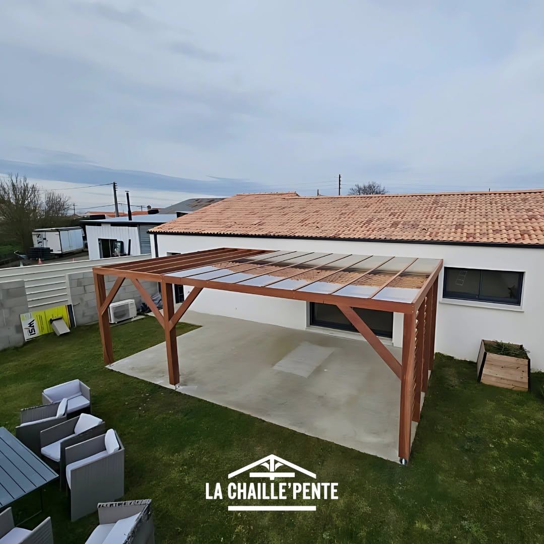 Charpente et terrasse en bois, exemple du savoir-faire de La Chaille'pente pour un projet près de La Planche