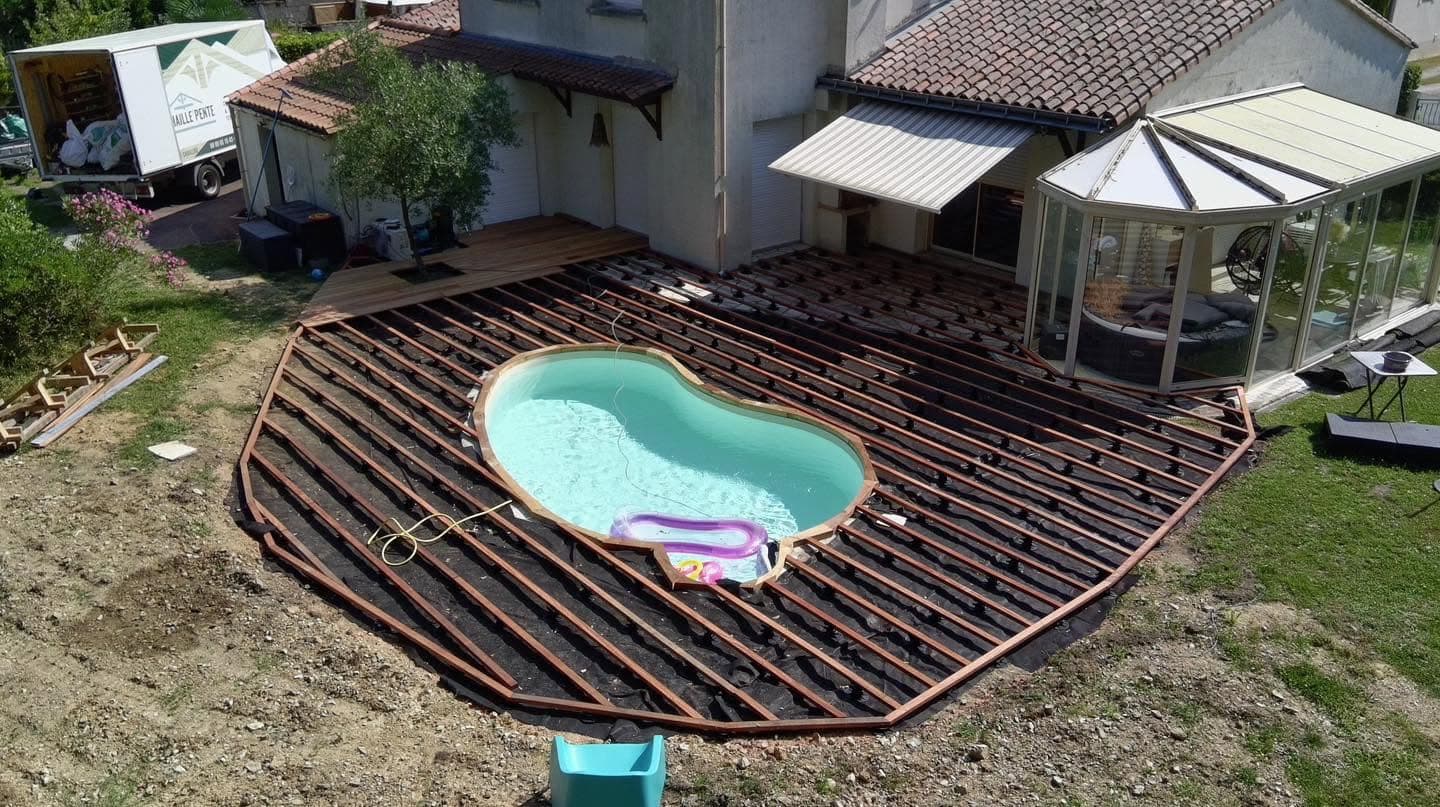 Charpente et terrasse en bois, exemple du savoir-faire de La Chaille'pente pour un projet près de La Planche